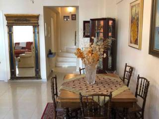 Σαλοτραπεζαρία στον ημιόροφο