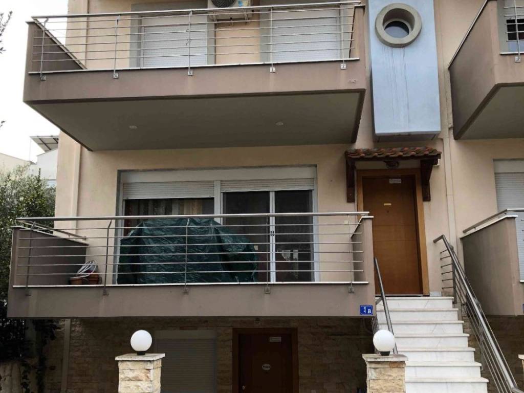 Μπροστινή πλευρά μεζονέτας