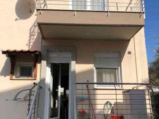 πισω πλευρά μεζονέτας