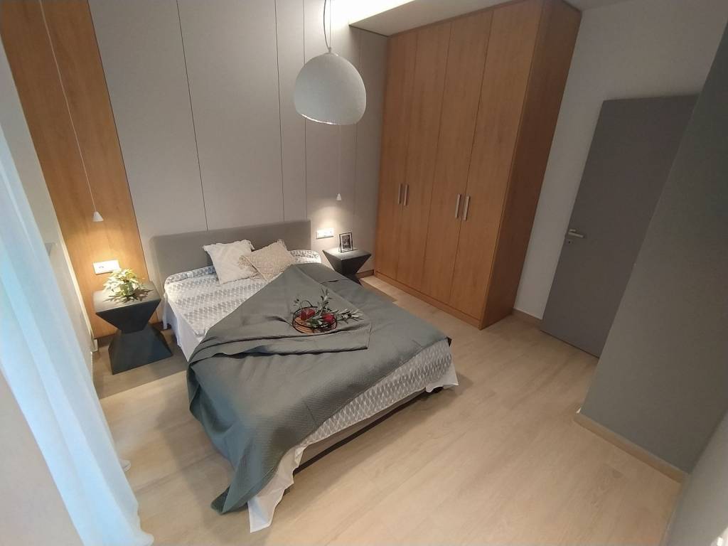 ANYPLACE MESITIKES YPERESIES