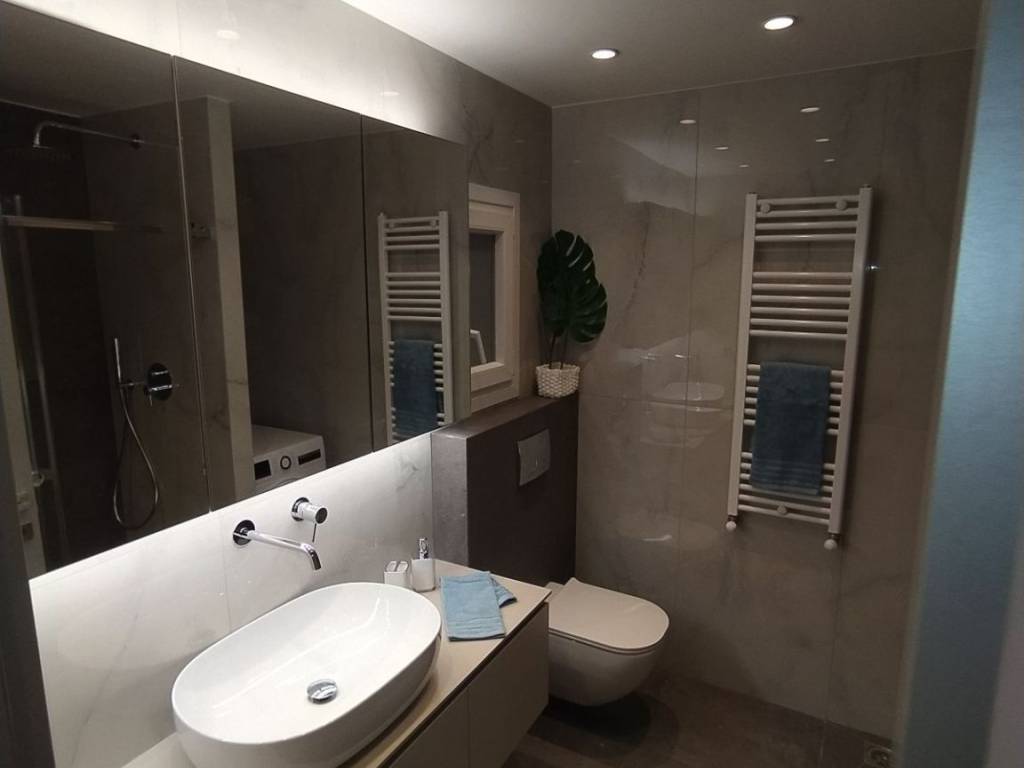 ANYPLACE MESITIKES YPERESIES