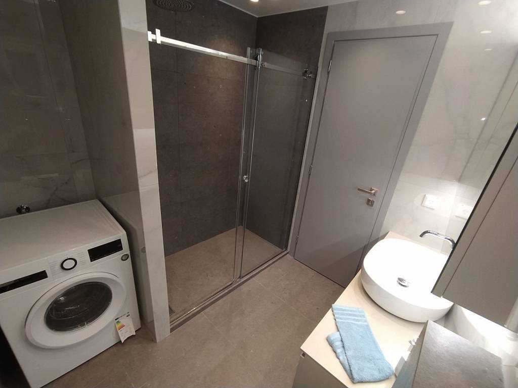 ANYPLACE MESITIKES YPERESIES