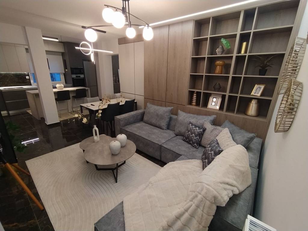 ANYPLACE MESITIKES YPERESIES