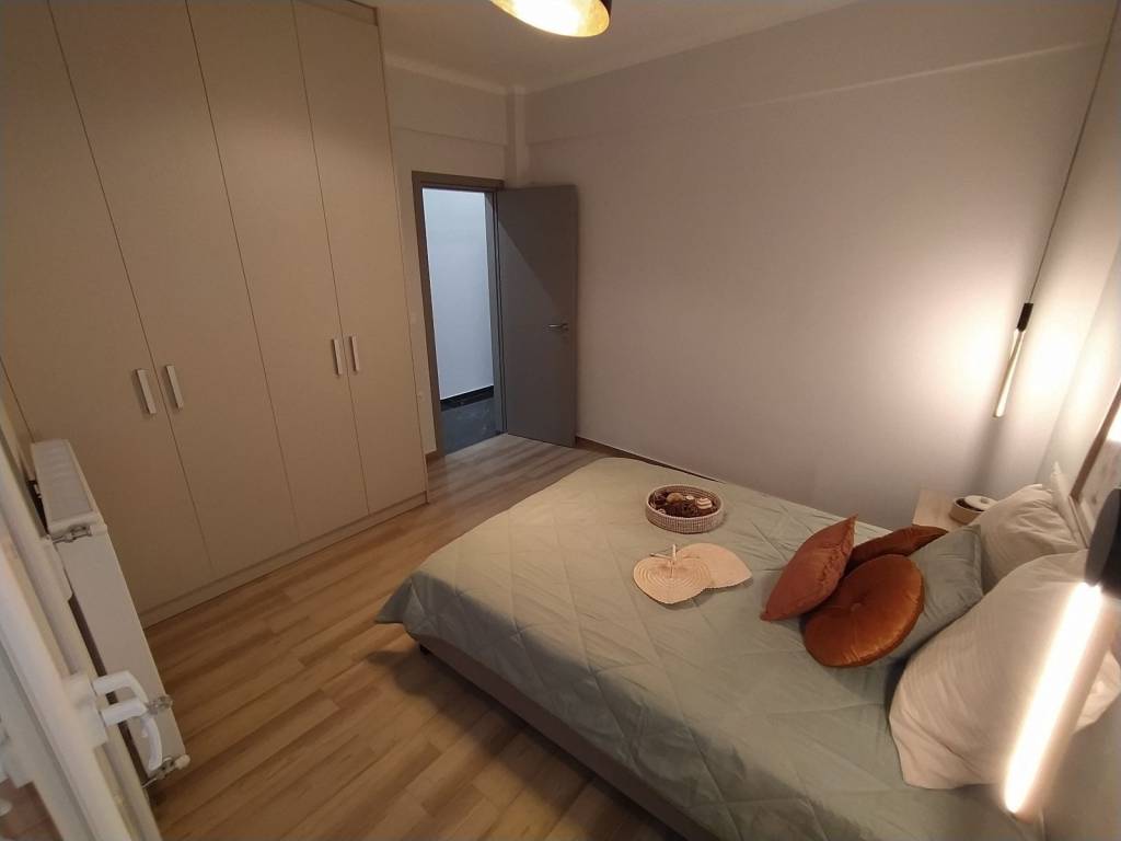 ANYPLACE MESITIKES YPERESIES