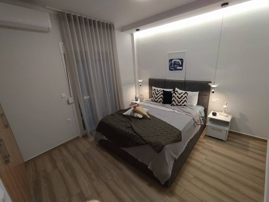 ANYPLACE MESITIKES YPERESIES