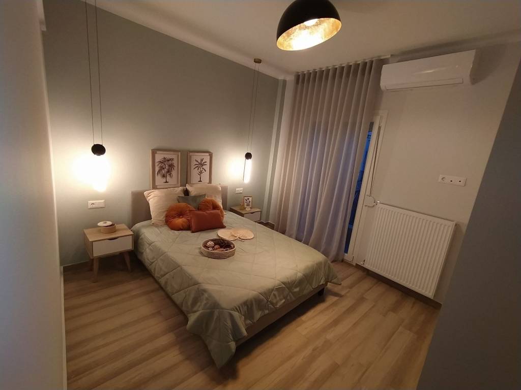 ANYPLACE MESITIKES YPERESIES