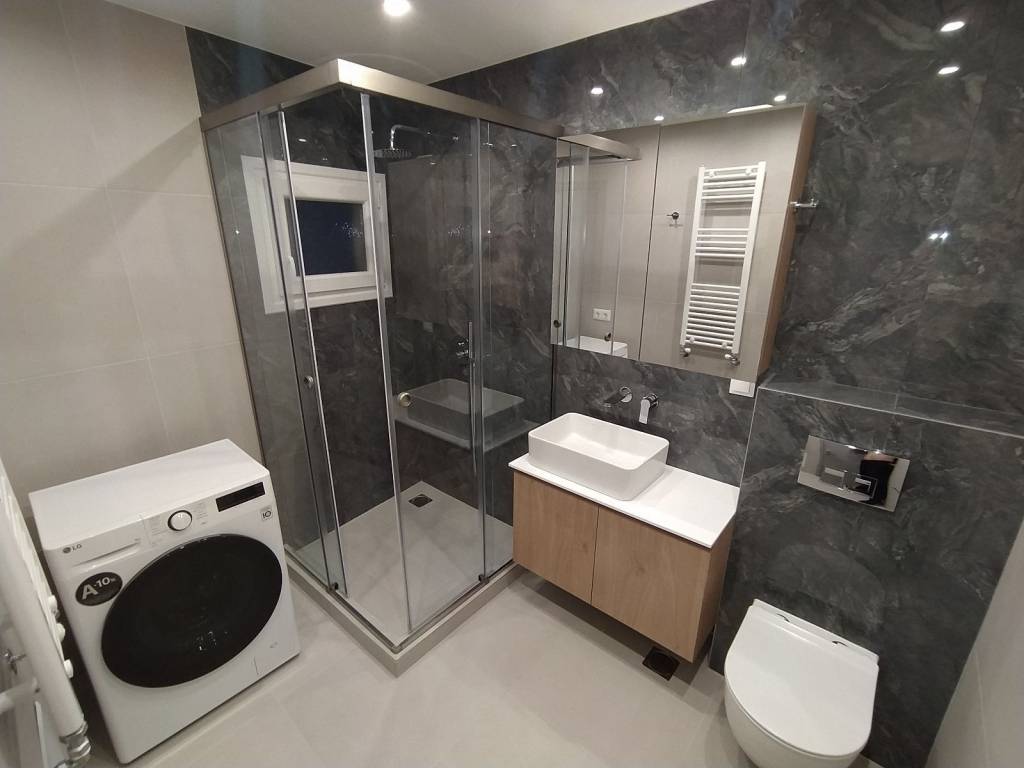 ANYPLACE MESITIKES YPERESIES