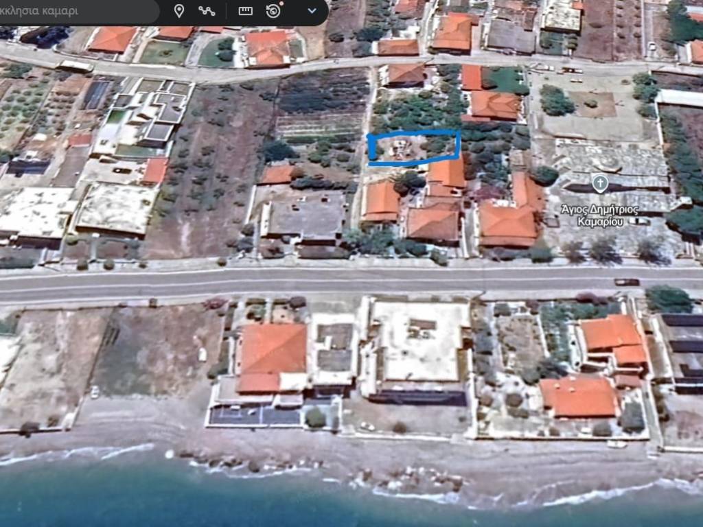 Οπου είναι το μπλε περίγραμμα είναι το οικόπεδο