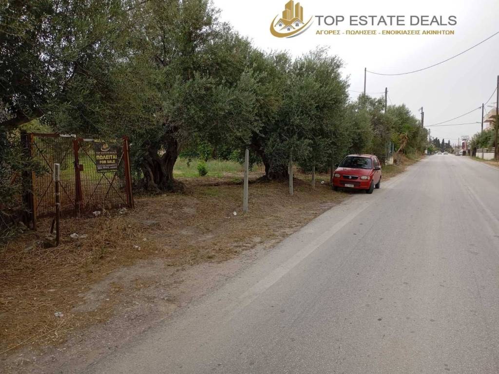 το οικόπεδο ευρίσκεται πάνω στην Π.Ε.Ο Κορίνθου Πατρών