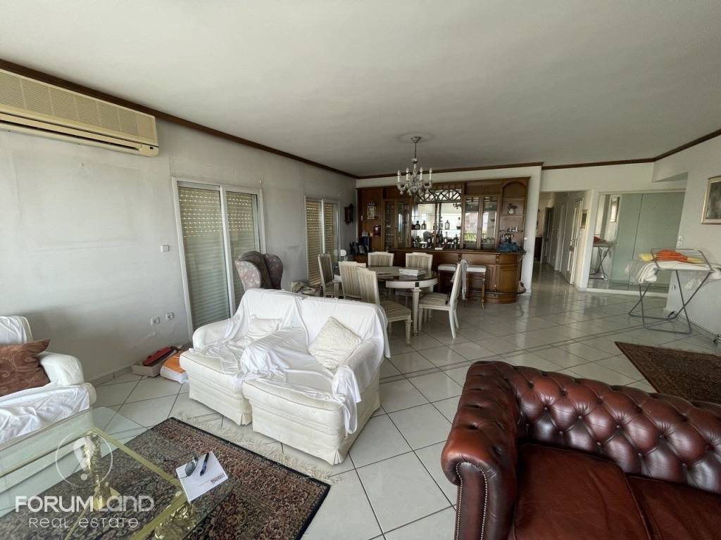 Forumland Real Estate, Σαλόνι με τζάκι