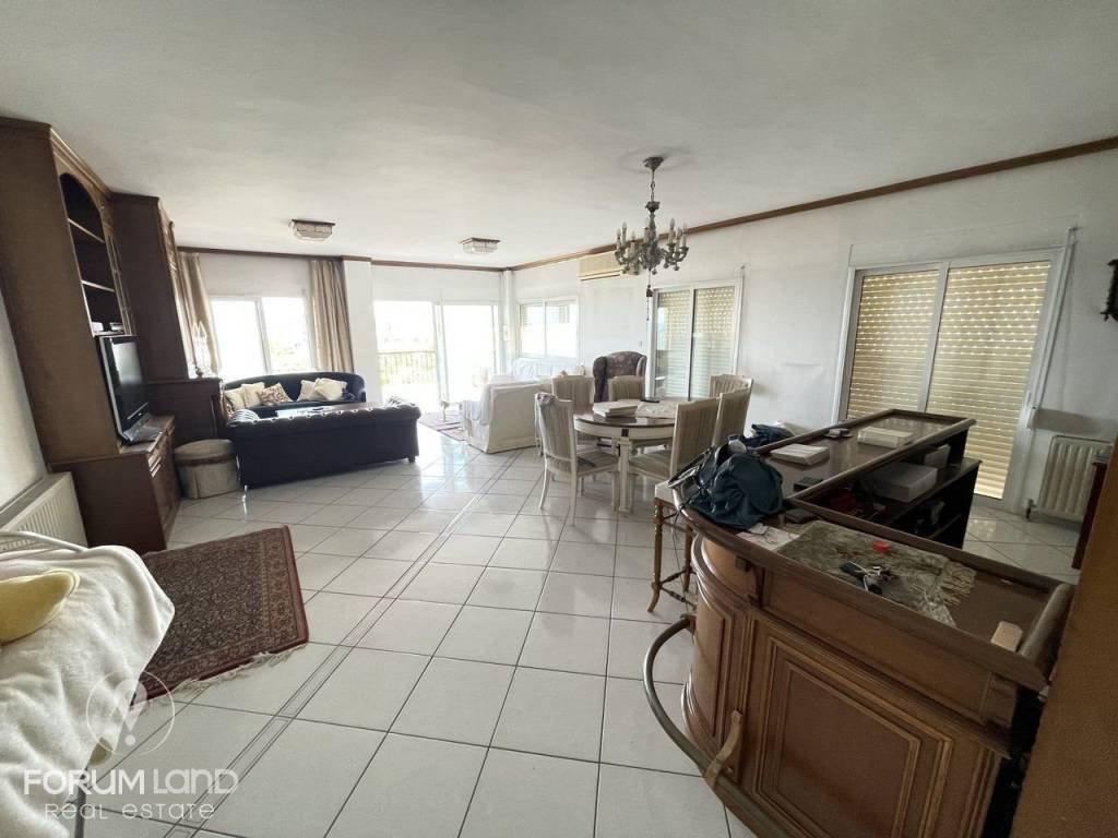 Forumland Real Estate, Σαλόνι με τζάκι