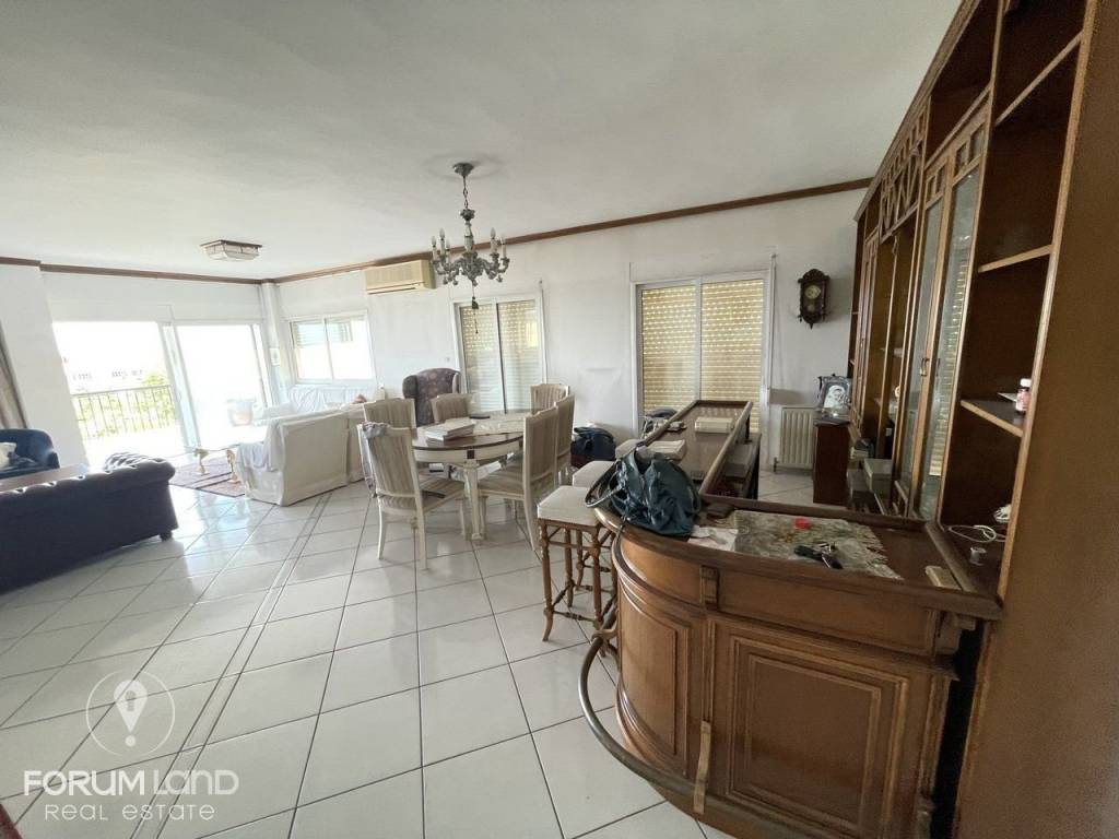 Forumland Real Estate, Σαλόνι με τζάκι