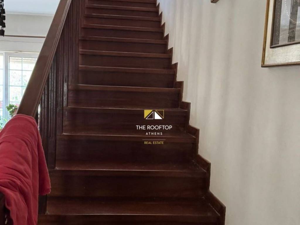 εσωτερική σκάλα