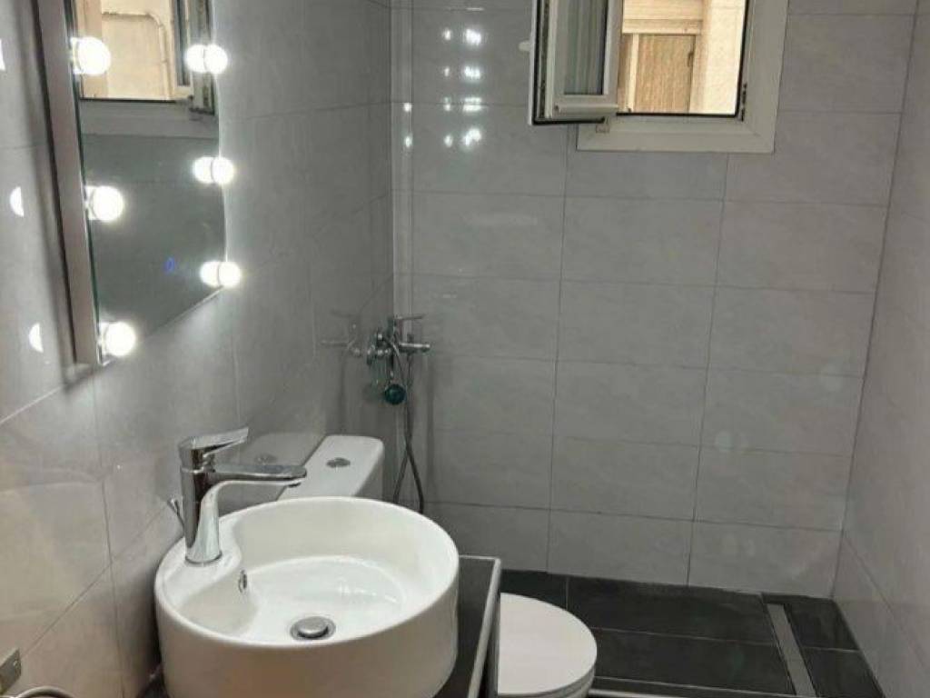 Forumland Real Estate, Μπάνιο