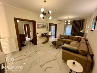 Forumland Real Estate, Σαλόνι