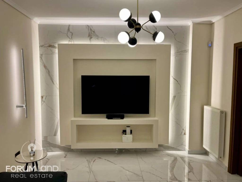 Forumland Real Estate, Σαλόνι