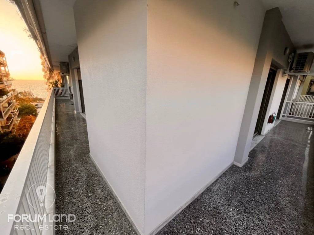 Forumland Real Estate, Μπαλκόνι