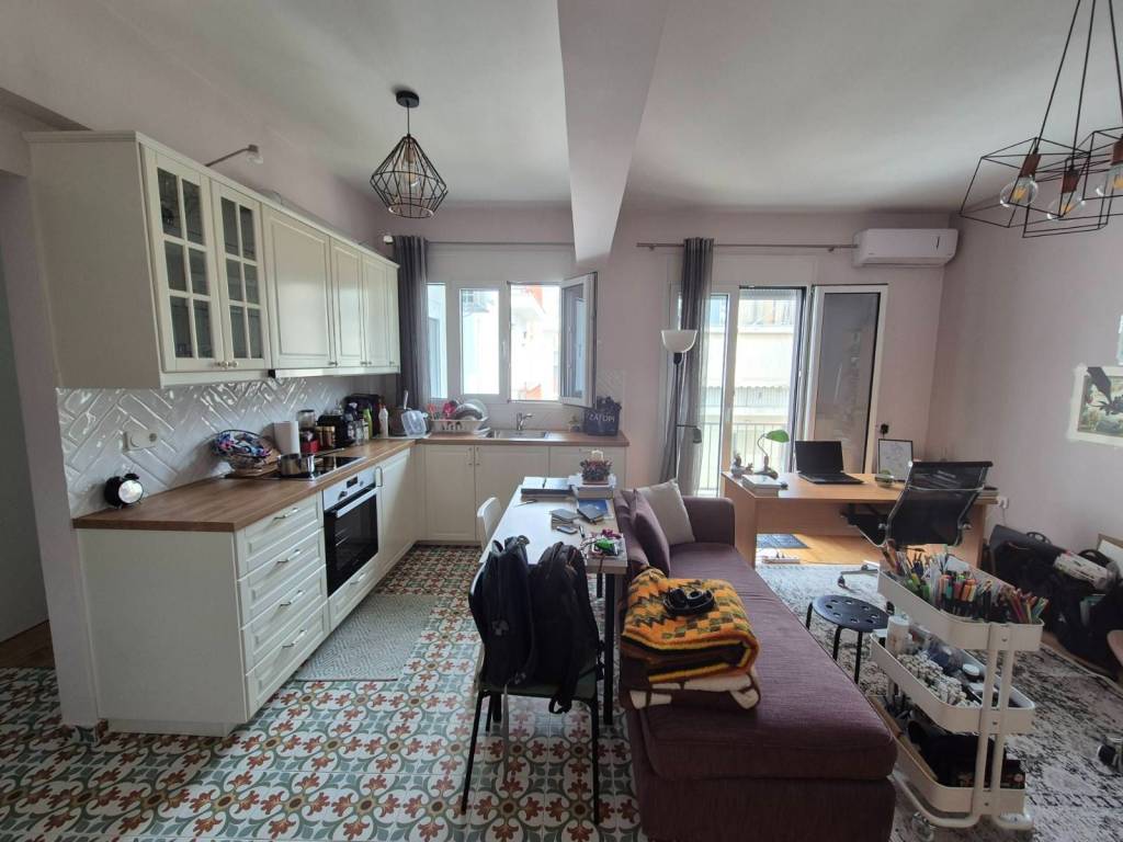 ΣΑΛΟΝΙ-ΚΟΥΖΙΝΑ