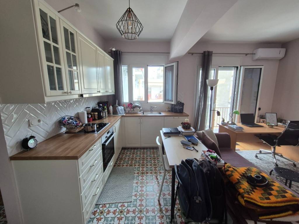 ΣΑΛΟΝΙ-ΚΟΥΖΙΝΑ