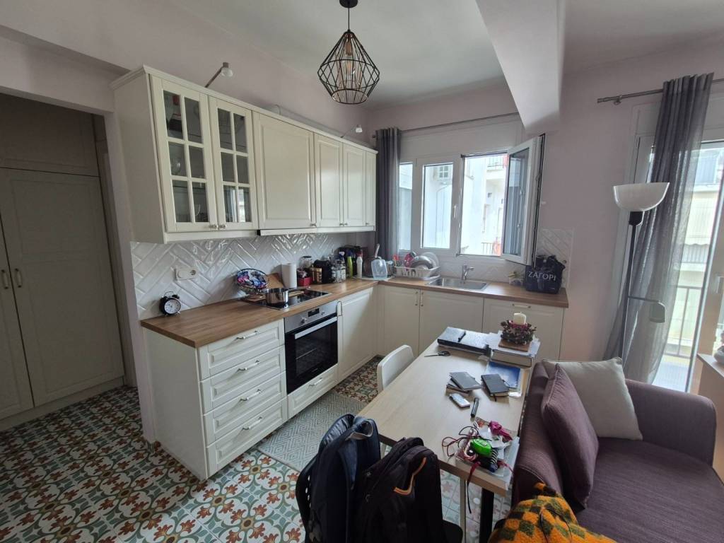 ΣΑΛΟΝΙ-ΚΟΥΖΙΝΑ