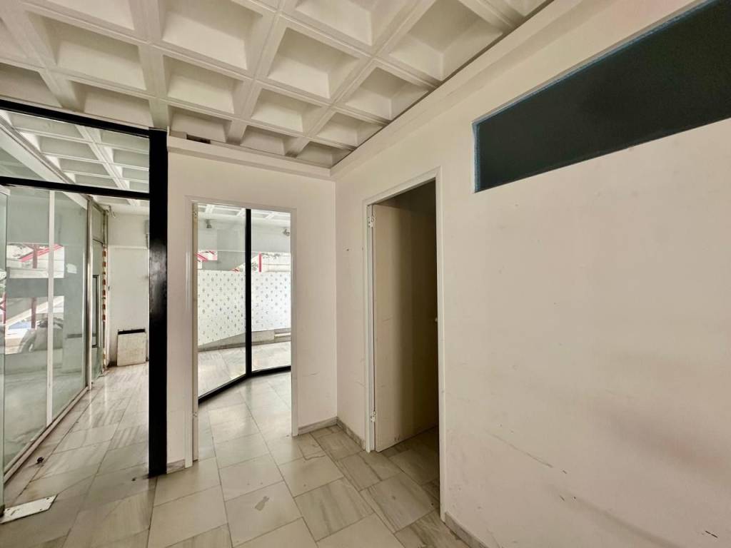 από τον πρώτο χώρο (Α)