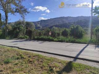 Φάτσα οικοπέδου επί της ασφάλτου