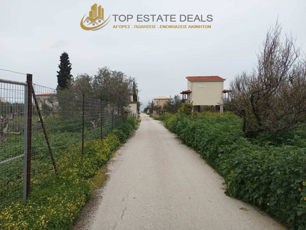 Άσφαλτος διερχόμενη από το οικόπεδο προς την θάλασσα 100 μ