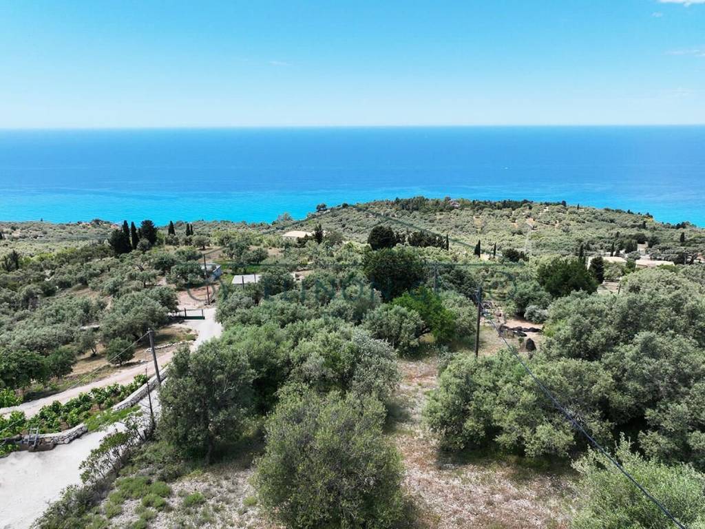 Η όμορφη θέα από το αγροτεμάχιο