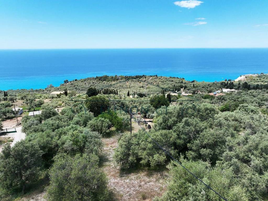 Η όμορφη θέα από το αγροτεμάχιο