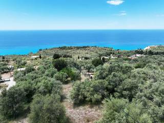 Η όμορφη θέα από το αγροτεμάχιο