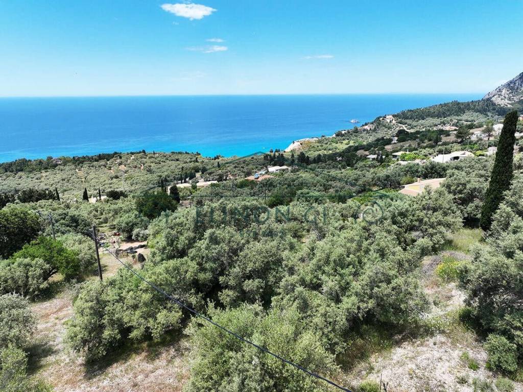 Η όμορφη θέα από το αγροτεμάχιο