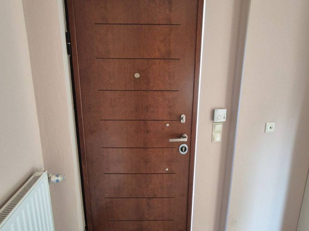 ΠΟΡΤΑ ΕΙΣΟΔΟΥ