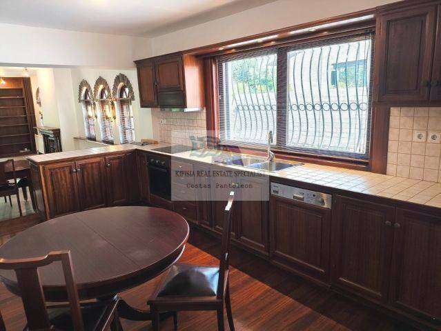 DAILY DINING AREA, OPEN PLAN KITCHEN