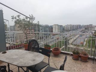 Aneto choros gia to mpalkoni .