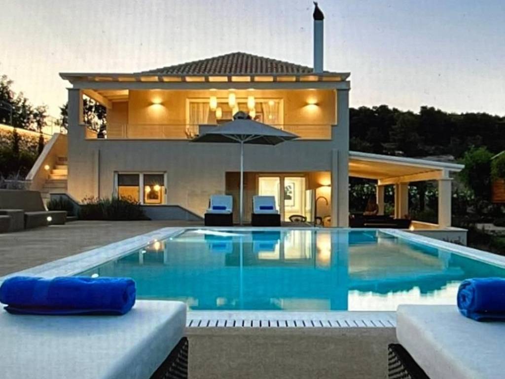 Overview Luxury Villa