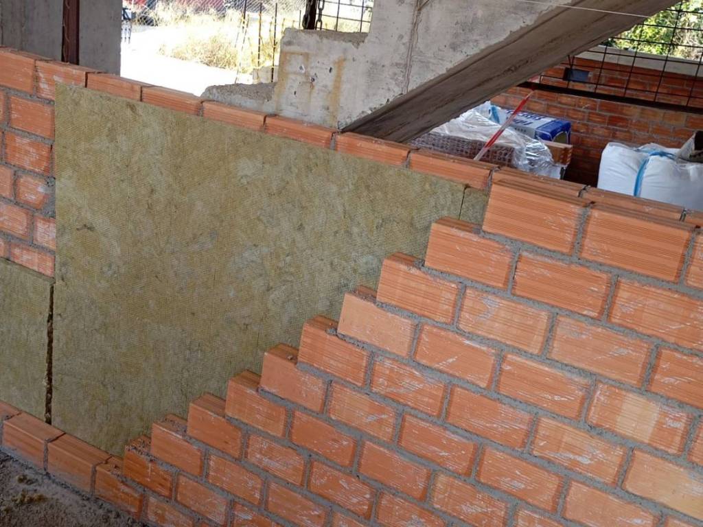 Echomonose esoterikon toichon