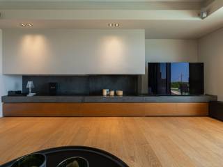 To monterno tzaki sto isogeio