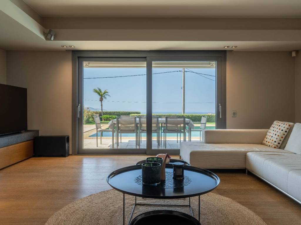 E thea apo to kathistiko toy isogeioy