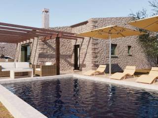 luxury detached house stone built on a plot of 1360 sq.m