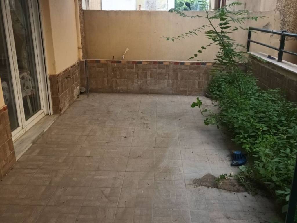 AYLE MPROSTA ME APOKLEISTIKE CHRESE