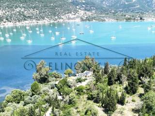 Η καταπληκτική θέα προς τον κόλπο του Βλυχού