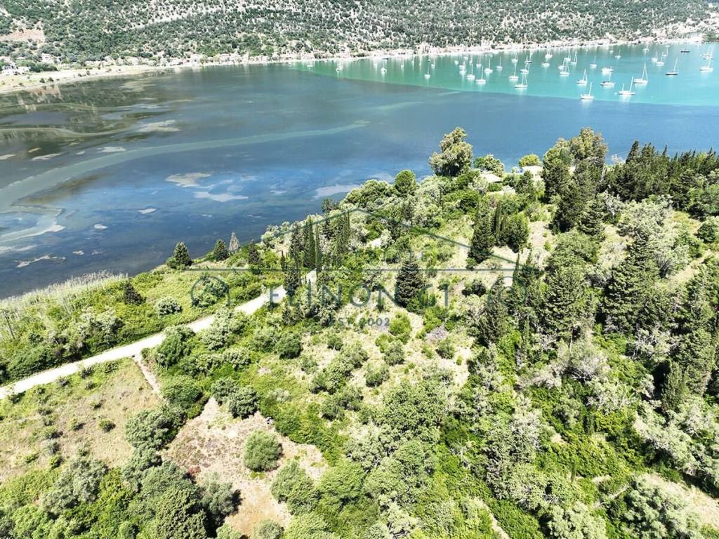 Η καταπληκτική θέα προς τον κόλπο του Βλυχού