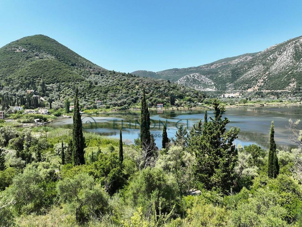 Η καταπληκτική θέα προς τον κόλπο του Βλυχού