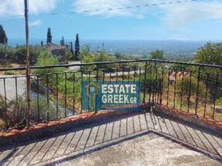 ★ Στο κέντρο του χωριού ★ Οικόπεδο 600 τ.μ. ★ Πρόκειται για 2 κατοικίες ★