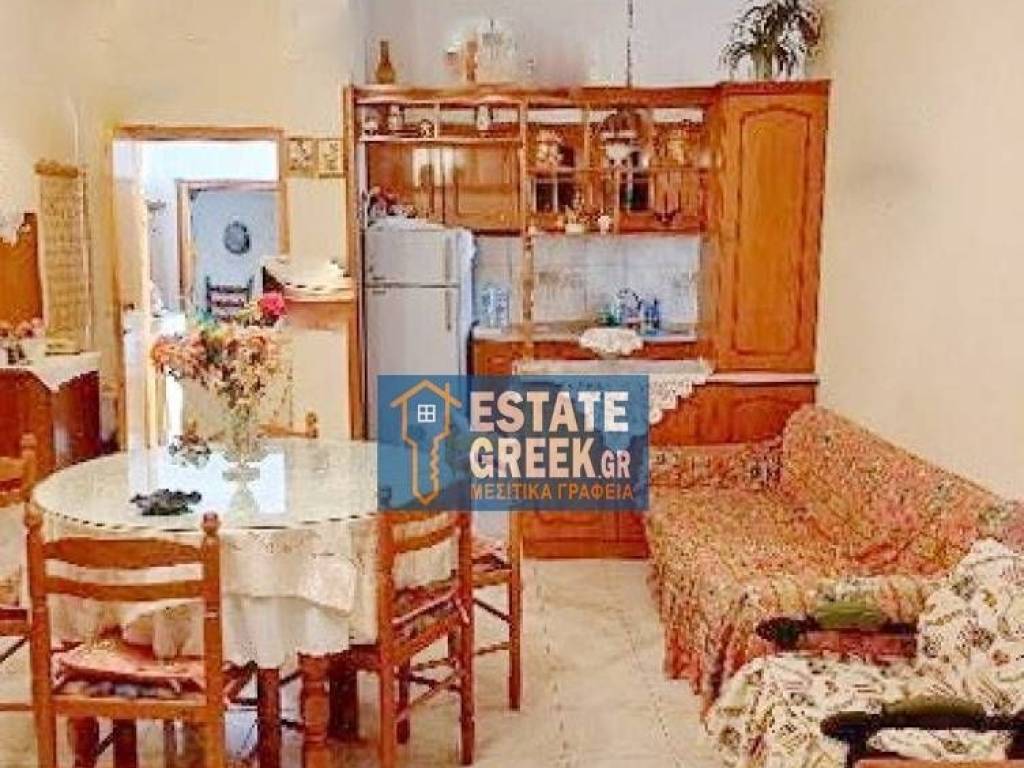 ★ Στο κέντρο του χωριού ★ Οικόπεδο 600 τ.μ. ★ Πρόκειται για 2 κατοικίες ★