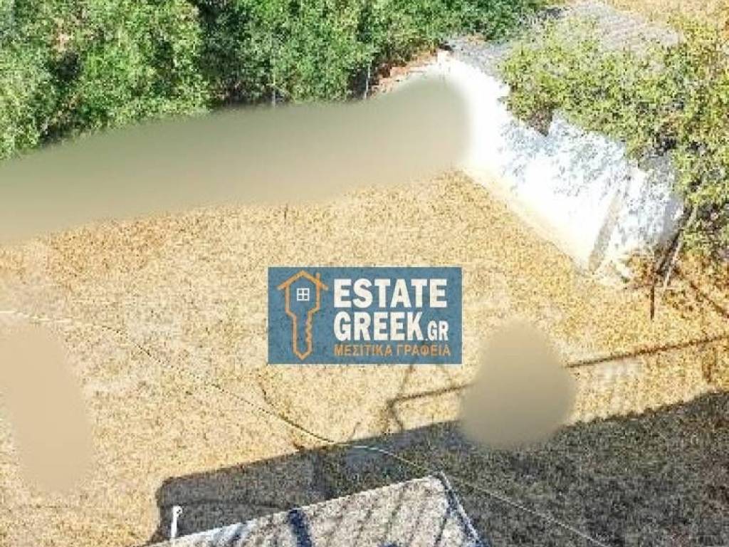 ★ Στο κέντρο του χωριού ★ Οικόπεδο 600 τ.μ. ★ Πρόκειται για 2 κατοικίες ★