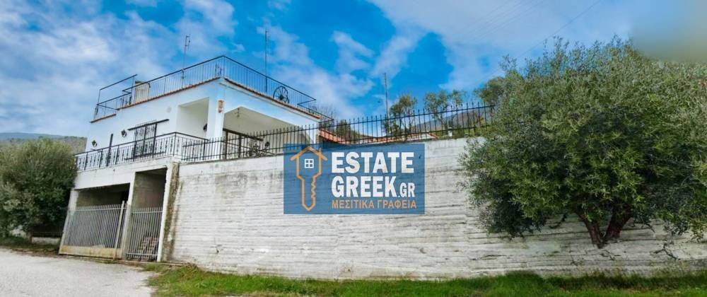 ★ Στο κέντρο του χωριού ★ Οικόπεδο 600 τ.μ. ★ Πρόκειται για 2 κατοικίες ★