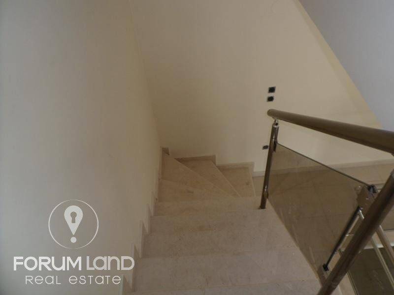 Forumland Real Estate, Εσωτερικές Σκάλες