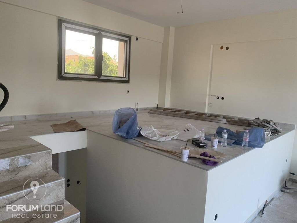 Forumland Real Estate, Σαλόνι