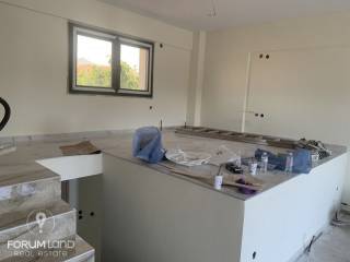 Forumland Real Estate, Σαλόνι